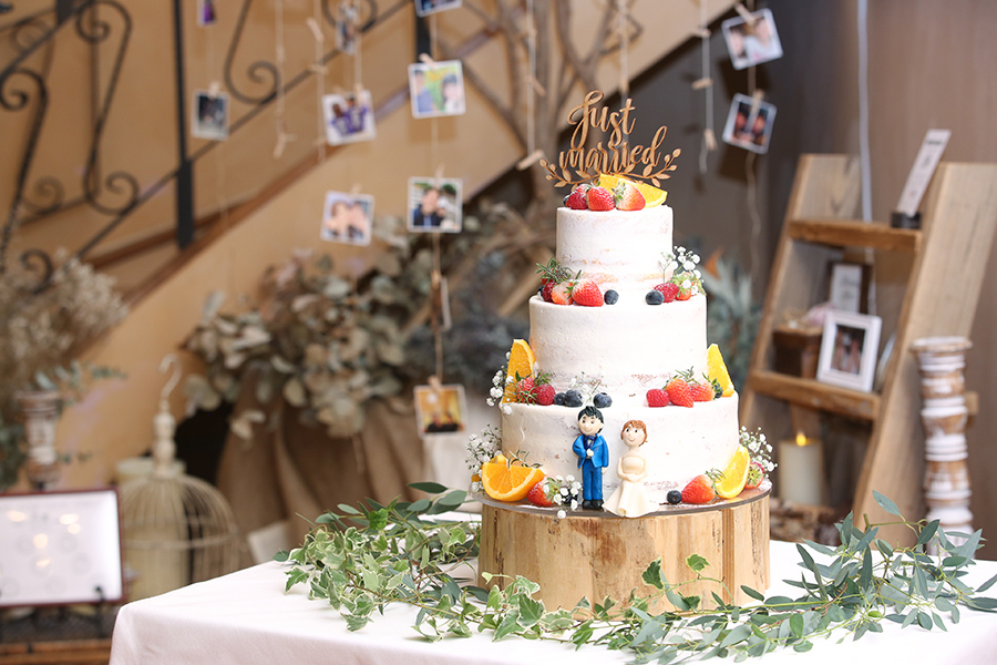広島の結婚式場 ウェルカムスペースでウェディングケーキ