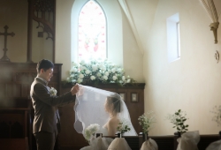 広島の教会のある結婚式場　チャペルの新郎新婦