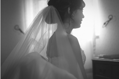 広島の結婚式場　控室の新婦