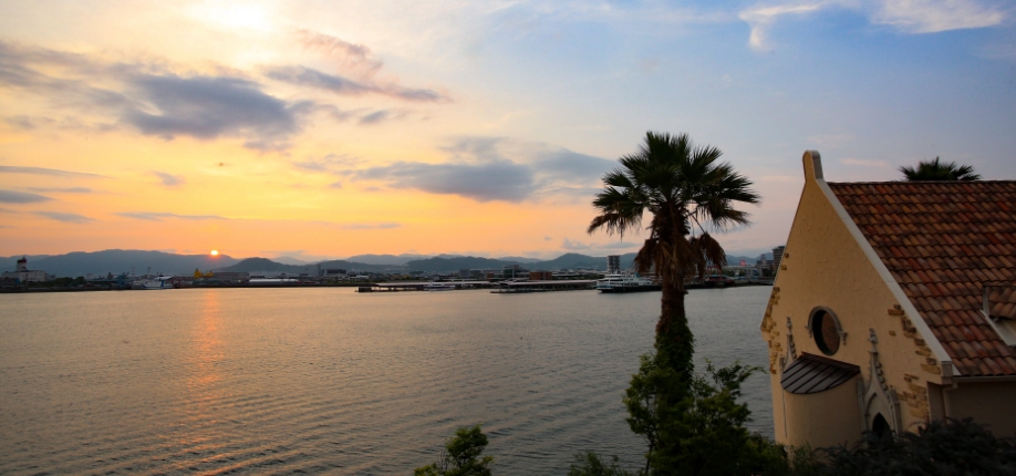 広島の結婚式場 リーベリア 絶景海の夕景