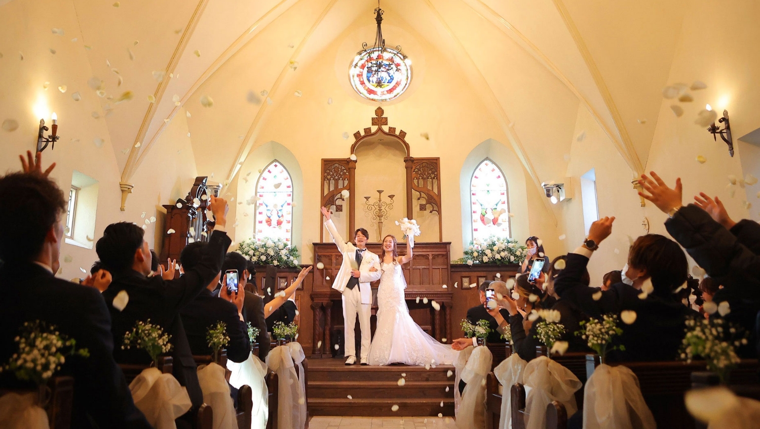 広島の結婚式場 教会とウェディングドレス