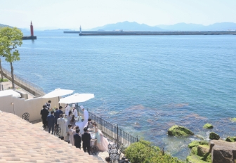 広島のグリーンガーデンで結婚式 海辺でビュッフェの様子
